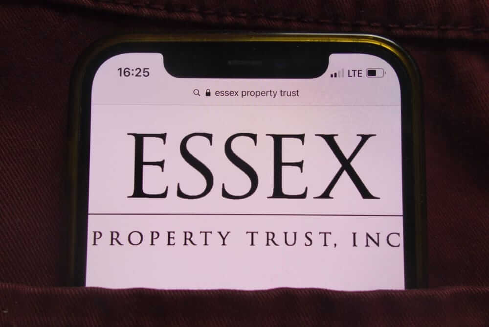 How Is Essex Property Trust’s Stock Performance Compared to Other Real